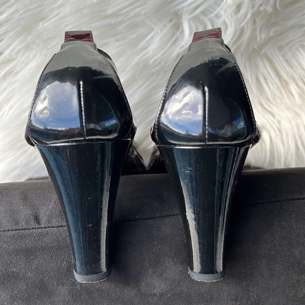 Authentic Chanel Black/Burgundy Patent Leather Scrunch Block Heel Pumps - Picture 9 of 16